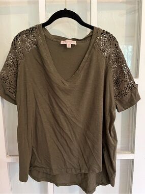 Philosophy Olive Crochet-Sleeve V-Neck Tee